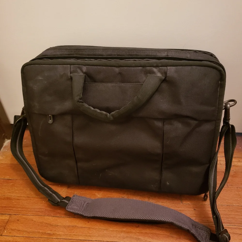 Computer bag 17